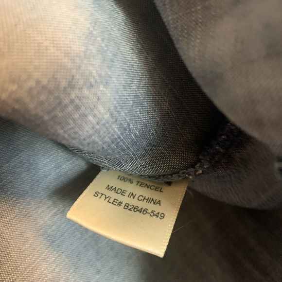 Bella Dahl blue chambray denim hidden pocket top, size small - Picture 4 of 7